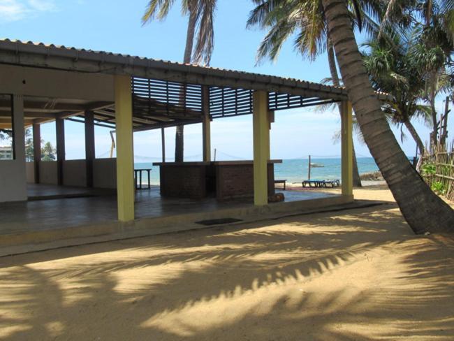 Ranveli Beach Hotel Дехивала-Маунт-Лавиния Экстерьер фото