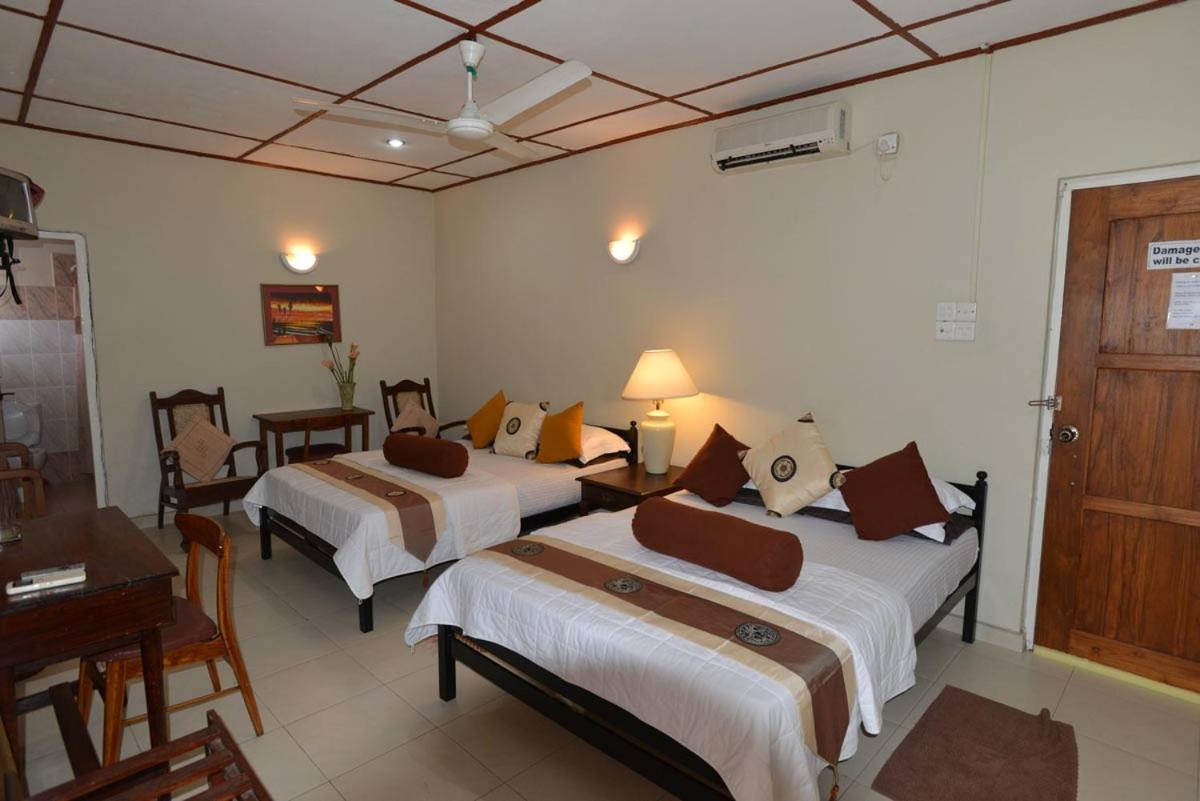Ranveli Beach Hotel Дехивала-Маунт-Лавиния Экстерьер фото