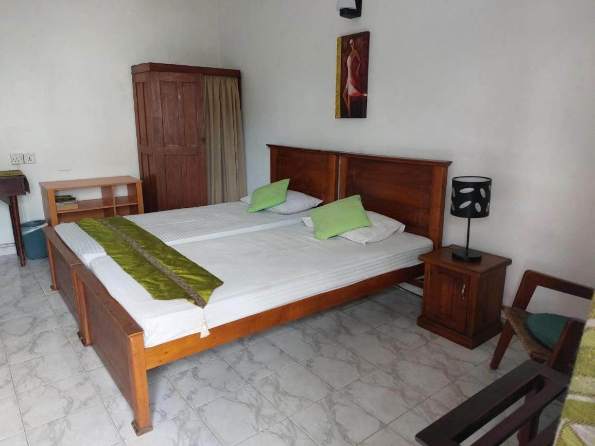 Ranveli Beach Hotel Дехивала-Маунт-Лавиния Экстерьер фото